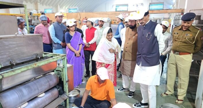 झारखंड राज्यात रांची मध्ये नंदुरबार च्या धर्तीवर सेंट्रल किचन निर्माण करणार : केंद्रीय संरक्षण राज्यमंत्री संजय सेठ