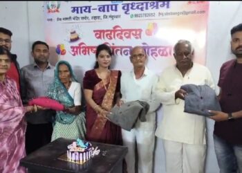 वृद्धाश्रमात अन्नदानासह, उबदार कपडे वाटप करून साजरा केला गार्गीचा वाढदिवस