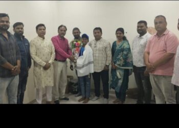 राज्यस्तरीय 3 किलोमीटर सागरी जलतरण स्पर्धेत यश संपादन केल्याबद्दल जलतरणपटूचा आर पी आय आठवले युवक आघाडीतर्फे सत्कार