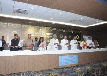 जिल्हा प्रशासनाच्या बहुभाषिक खिसा पुस्तिकाचे भव्य प्रकाशन,राजभाषेसह थानिक बोली भाषांना प्रोत्साहन देणारा ऐतिहासिक उपक्रम