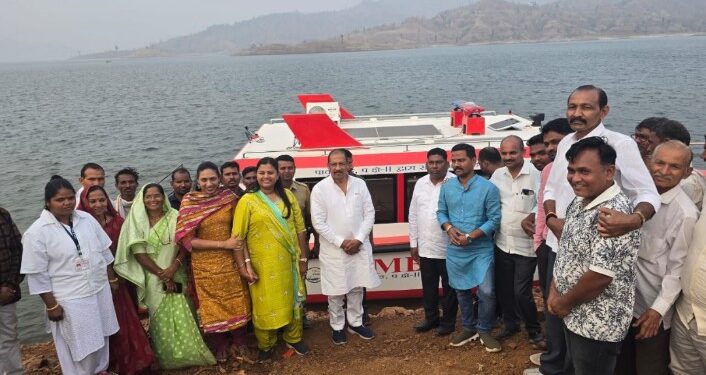 नर्मदा काठावरील गावांच्या सेवेत नवीन बोट ॲम्बूलन्स .दाखल; डॉ. सुप्रिया गावित यांच्या हस्ते झाले लोकार्पण