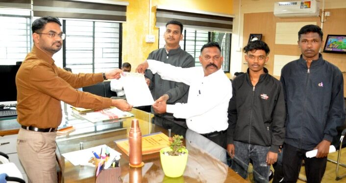 वैद्यकीय पदाचा गैरवापर करणारा जिल्हा शल्यचिकित्सक डॉ.वर्षा लहांडे यांना बंडतर्फे करा, बिरसा आर्मी संघटनेची मागणी