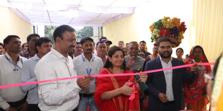 मिनी सरसमध्ये  महिलांच्या उत्पादनांना मोठा प्रतिसाद,सात दिवसांत तब्बल 21 लाख रुपयांची उलाढाल