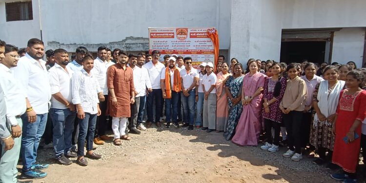 भगवा फडकवीत युवकांनी राजकारणात यावं; शिवसेना राज्यस्तरीय पदाधिकाऱ्यांचे आवाहन,नंदुरबारात युवा ,सेनेचा मेळावा