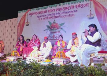 एकतेचे दर्शन घडवीत १००१ दाम्पत्यांच्या हस्ते पार पडला ऐतिहासिक प्रयागराज जलकुंभ महाआरती सोहळा