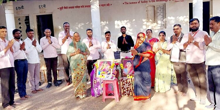 भादवड येथील श्री.छत्रपती शिवाजी महाराज माध्यमिक विद्यालयात महिला दिवस साजरा
