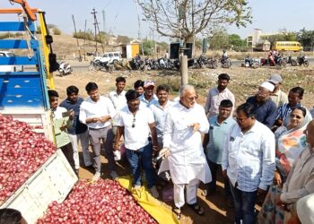 हंगामी खुल्या कांदा मार्केटचे माजी आ.चंद्रकांत रघुवंशींच्या हस्ते शुभारंभ,पहिल्याच दिवशी मिळाला 1 हजार 825 भाव; 2 लाख क्विंटल आवकची शक्यता