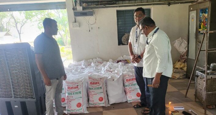 बामखेडा येथे विना परवाना पापड उद्योग केंद्र केले सिल,10 लाखांचा मुद्देमाल जप्त