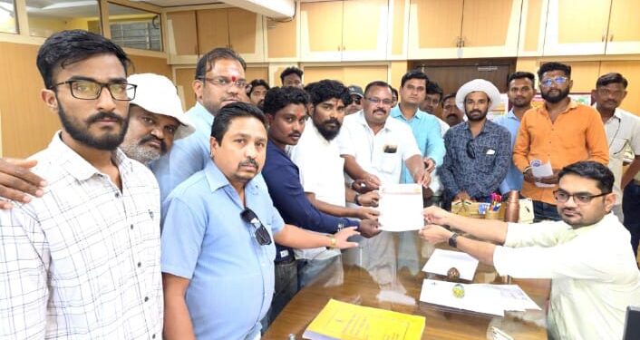 महाराणा संग्रामसिंग यांच्याविषयी आक्षेपार्ह वक्तव्य करणारे खा.रामलाल सुमन यांच्यावर कारवाई करा, नंदुरबार येथे श्री राष्ट्रीय करणी सेनेची प्रशासनाकडे निवेदनातून मागणी