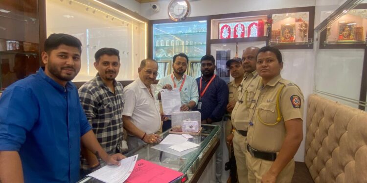 नंदुरबार शहरातील तीन सराफ दुकानांवर छापे, हॉलमार्क नसलेले तब्बल 969 ग्रॅम सोने केले जप्त