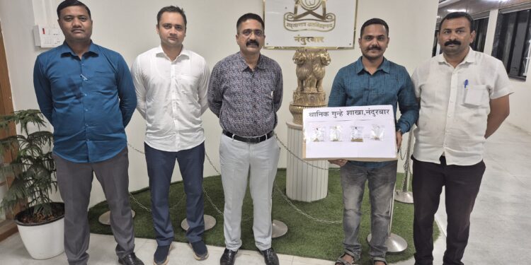 चावी बनविण्याच्या बहाण्याने दागिने चोरी करणारा सराईत गुन्हेगार स्थानिक गुन्हे शाखेचे ताब्यात