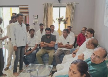 ‘कामे लटकावू नका, ताबडतोब मार्गी लावा’ डॉ. विजयकुमार गावित यांच्या अधिकाऱ्यांना सूचना