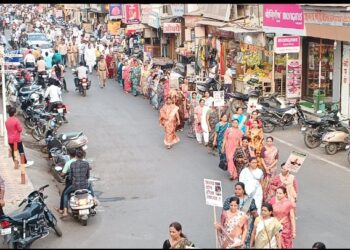 शिवसेनेकडून अतिरेकी हल्ल्याच्या निषेध मुकमोर्चा;सामूहिक श्रद्धांजली अर्पण