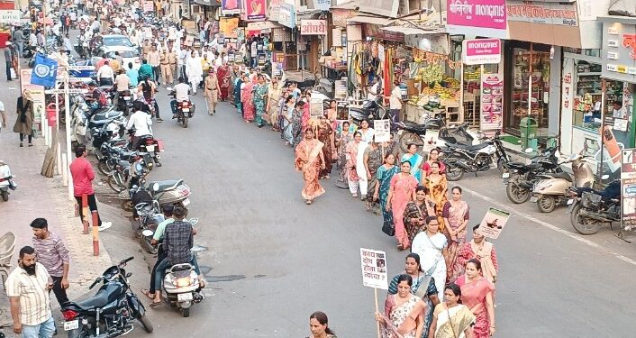 शिवसेनेकडून अतिरेकी हल्ल्याच्या निषेध मुकमोर्चा;सामूहिक श्रद्धांजली अर्पण