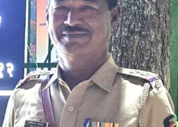 कार्यालयीन कामासाठी जात असताना नवापूर पोलीस ठाण्यातील पोलीस उपनिरीक्षक जगदीश सोनवणे यांचे अपघातात निधन