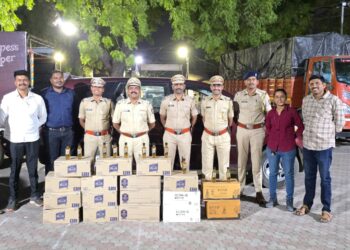 नंदुरबार शहरातून अवैध मद्यासह साडेपाच लाखाचा मुद्देमाल जप्त