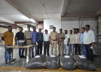 सोलर प्लेट्सच्या आड होत होती अमली पदार्थांची तस्करी,एक क्विंटल किलो अफिम चुरा जप्त,चालकाला केली अटक