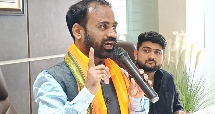 बारा बलुतेदार समाजाने शिवसेनेशी जुळवून विकास साध्य करावा : प्रदेशाध्यक्ष बाळासाहेब किसवे