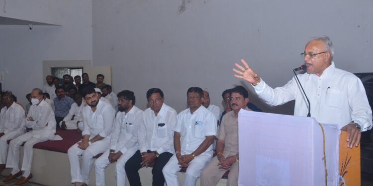 कार्यकर्त्यांनी निवडणुकीला प्रामाणिकपणे सामोरे जावं; आ.चंद्रकांत रघुवंशी