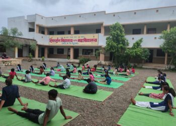 भालेर येथील शिवदर्शन विद्यालयात योगदिन साजरा