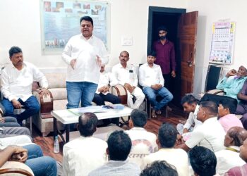 तळोद्यात स्थानिक स्वराज्य संस्थेच्या निवडणूकीच्या पार्श्वभूमीवर जिल्हाध्यक्ष डॉ अभिजित मोरे यांच्या अध्यक्षतेखाली बैठक