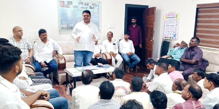 तळोद्यात स्थानिक स्वराज्य संस्थेच्या निवडणूकीच्या पार्श्वभूमीवर जिल्हाध्यक्ष डॉ अभिजित मोरे यांच्या अध्यक्षतेखाली बैठक