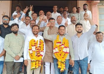 कृउबास सभापतीपदी दीपक मराठे तर उपसभापती विजय पाटील बिनविरोध