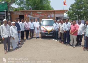 शिवसेना जिल्हाप्रमुख गणेश पराडके यांच्या हस्ते ॲम्बुलन्सचे लोकार्पण