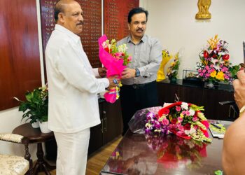 डॉ.विजयकुमार गावित यांनी महाराष्ट्राचे नवनियुक्त मुख्य सचिव राजेश कुमार यांची प्रत्यक्ष भेट घेऊन केले अभिनंदन