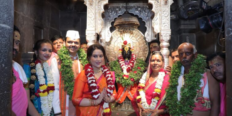 आषाढी एकादशी निमित्त मुख्यमंत्री देवेंद्र फडणवीस यांच्या हस्ते विठ्ठल रुक्मिणीची महापूजा