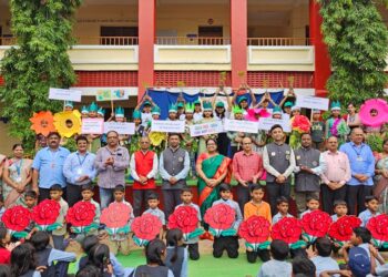 एस.ए.मिशन महाविद्यालयात एक पेड माँ के नाम मोहिमेंतर्गत वृक्षारोपण