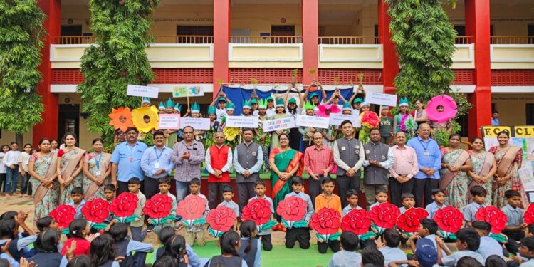 एस.ए.मिशन महाविद्यालयात एक पेड माँ के नाम मोहिमेंतर्गत वृक्षारोपण