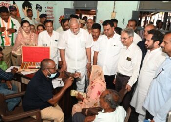 शनिमांडळ येथे डोळे तपासणी शिबिराचे  पालकमंत्री माणिकराव कोकाटे यांच्या हस्ते उद्घाटन