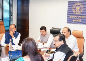 राज्यात अतिवृष्टीच्या पार्श्वभूमीवर मुख्यमंत्री देवेंद्र फडणवीस यांचे सर्व यंत्रणांना सतर्कतेचे निर्देश