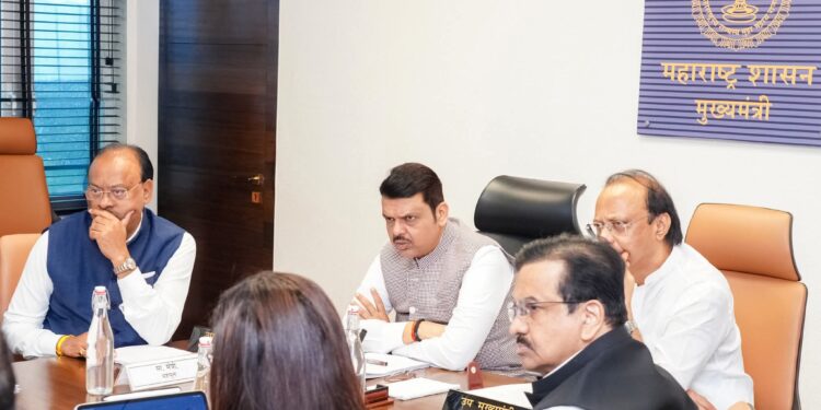 राज्यात अतिवृष्टीच्या पार्श्वभूमीवर मुख्यमंत्री देवेंद्र फडणवीस यांचे सर्व यंत्रणांना सतर्कतेचे निर्देश