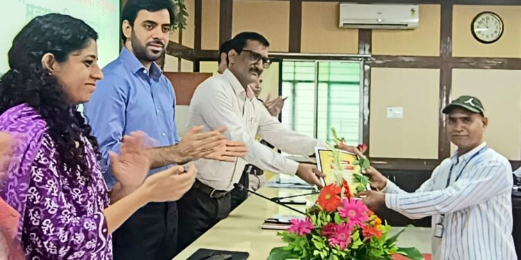 भालेर येथील नरेंद्र महाले यांची उत्कृष्ट ग्राम महसूल अधिकारी म्हणून सन्मान