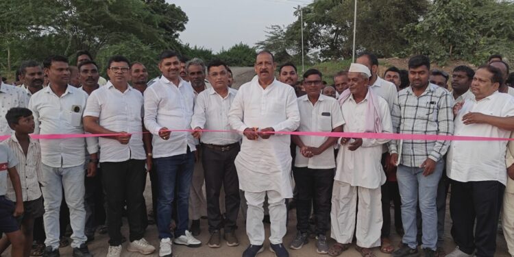 राजापूर येथे डॉ.विजयकुमार गावित यांच्या हस्ते पुलाचे लोकार्पण