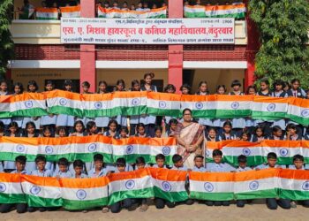 हर घर तिरंगा अभियानांतर्गत  एस. ए.  मिशन हायस्कूलमध्ये देशभक्तीची उभारणी
