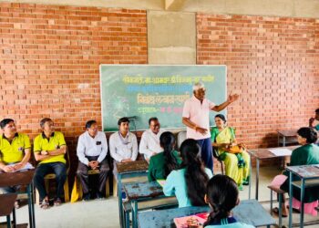 डॉ.विजयकुमार गावित यांच्या कार्यावर निबंध लेखन करायला सरसावले शेकडो हात