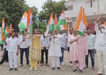 डॉ. विजयकुमार गावित यांच्या प्रमुख उपस्थितीत भालेर गावात भव्य तिरंगा रॅली