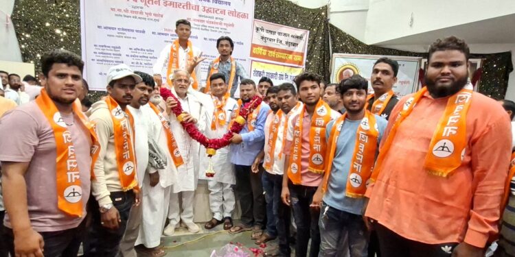 नंदुरबारात काँग्रेसला खिंडार; असंख्य पदाधिकारी शिंदे गटात दाखल