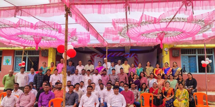 एस.ए. मिशनमध्ये 22 वर्षांनी माजी विद्यार्थी आले एकत्र