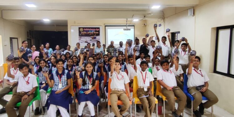 श्रॉफ हायस्कूलमध्ये भूगोल विभागातर्फे “राष्ट्रीय अवकाश दिन” साजरा