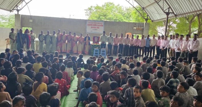 कोळदा आश्रमशाळेत माजी आ.स्व. बटेसिंहदादा रघुवंशी यांना अभिवादन