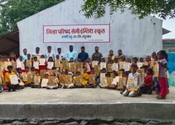 उमर्दे खुर्द येथील शाळांमध्ये आ. डॉ.विजयकुमार गावित यांच्या वाढदिवसानिमित्त शैक्षणिक साहित्याचे वाटप