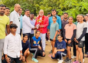 क्रीडामंत्री माणिकराव कोकाटे यांची भेट घेत ॲथलेटिक्स खेळाडूंसाठी सिंथेटिक ट्रॅक व आर्चरी खेळासाठी निधीची केली मागणी