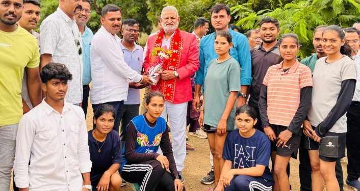 क्रीडामंत्री माणिकराव कोकाटे यांची भेट घेत ॲथलेटिक्स खेळाडूंसाठी सिंथेटिक ट्रॅक व आर्चरी खेळासाठी निधीची केली मागणी