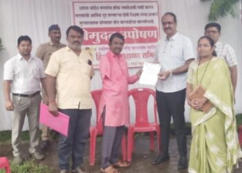 शैक्षणिक संस्थांना कारणे दाखवा नोटीस देणार: शिक्षण विभाग,क्रीडा गणवेशबाबत ७ दिवसांपासून सुरू असलेले उपोषण मागे