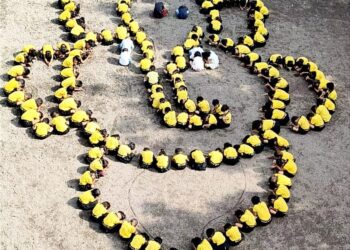 भालेर येथील द फ्युचर स्टेप स्कूलमध्ये गणेशोत्सव निमित्त मानवी साखळीच्या सहाय्याने विद्यार्थ्यांनी साकारले गणेशाची प्रतिकृती