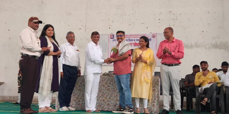 सैनिकी शाळेच्या २१ व्या वर्धापन दिनी माजी विद्यार्थ्यांनी गायले शाळा व शिक्षकांचे गुणगान